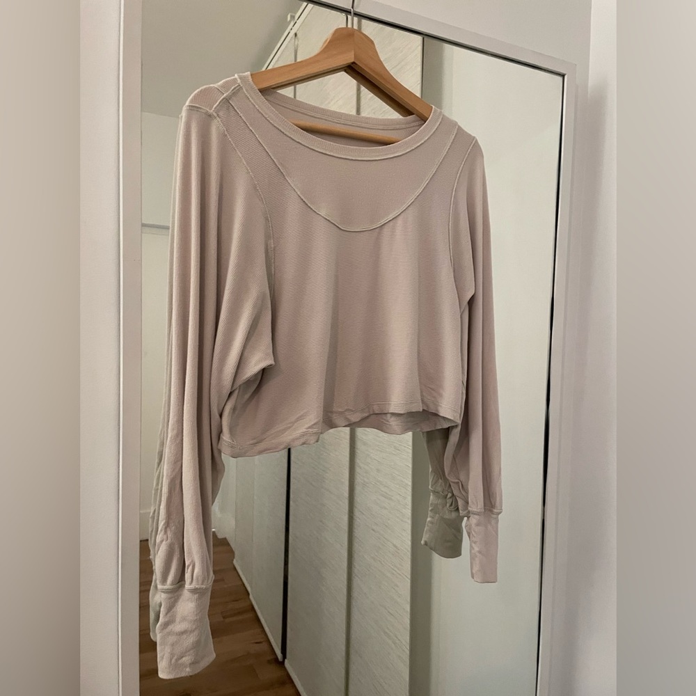 LA crop puff long sleeve in Dune